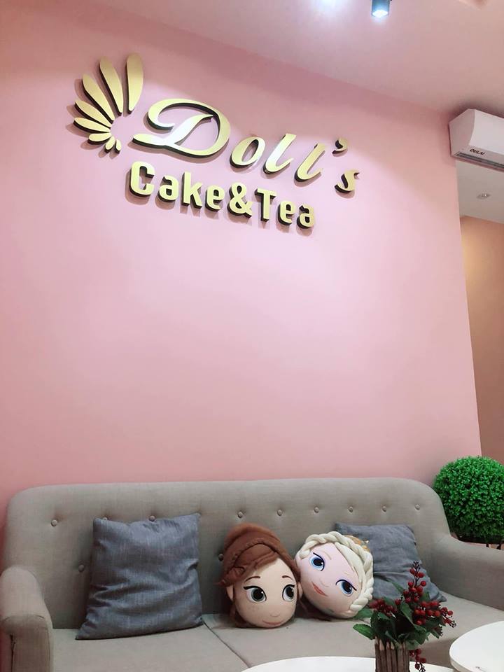 Doll’s cake & tea
