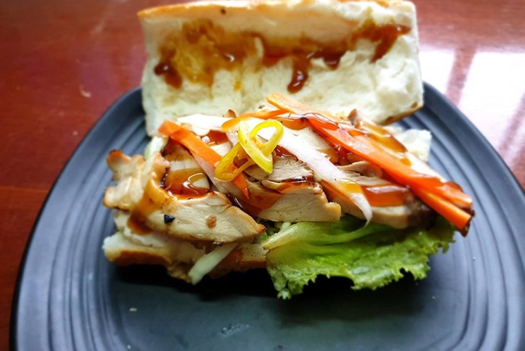 Thưởng thức Bánh mì PewPew sang chảnh với không gian rộng rãi, đẹp tại Quận Tân Bình