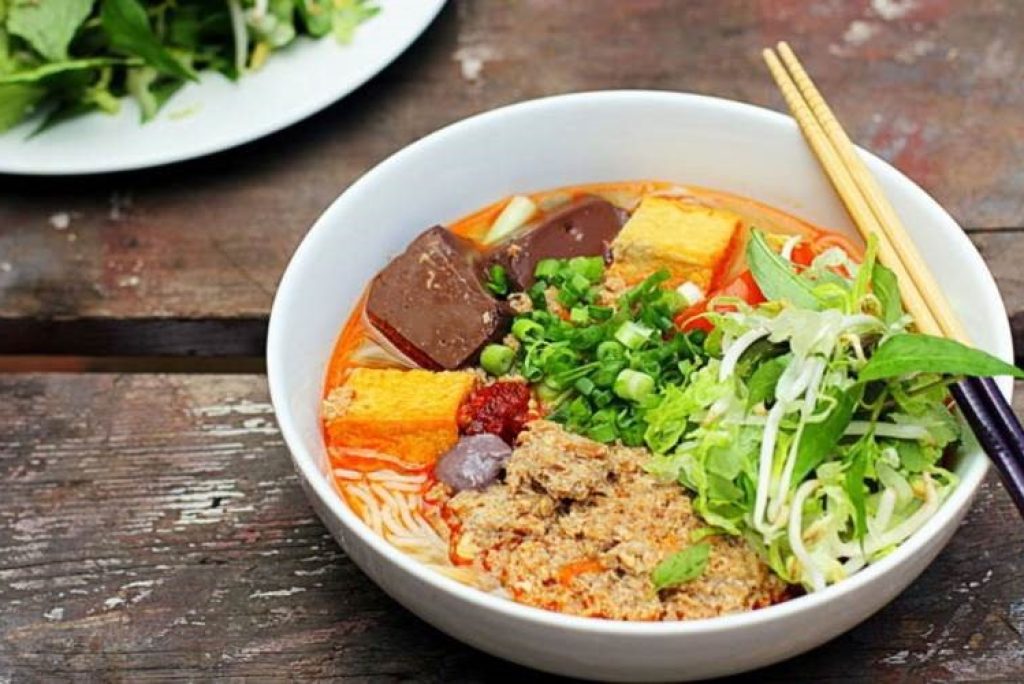 Ngất ngây với tô bún riêu đầy ụ, siêu rẻ tại Bún riêu Yến, Quận Tân Bình