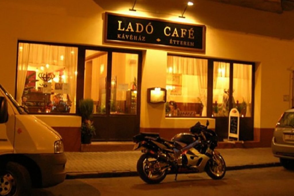 Lado Cafe – quán cà phê sang chảnh lôi cuốn mọi tín đồ tại quận Bình Thạnh