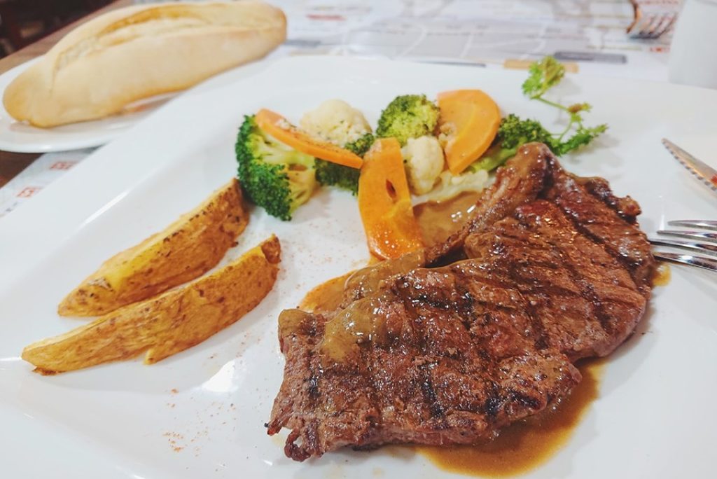 Happy Steak – Nhà hàng món Tây ngon, giá cả hợp lý tại Số 273 Bàu Cát, Quận Tân Bình